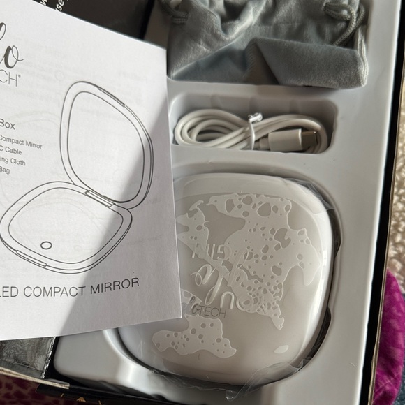 GloTech LED Compact Mirror - Picture 2 of 6